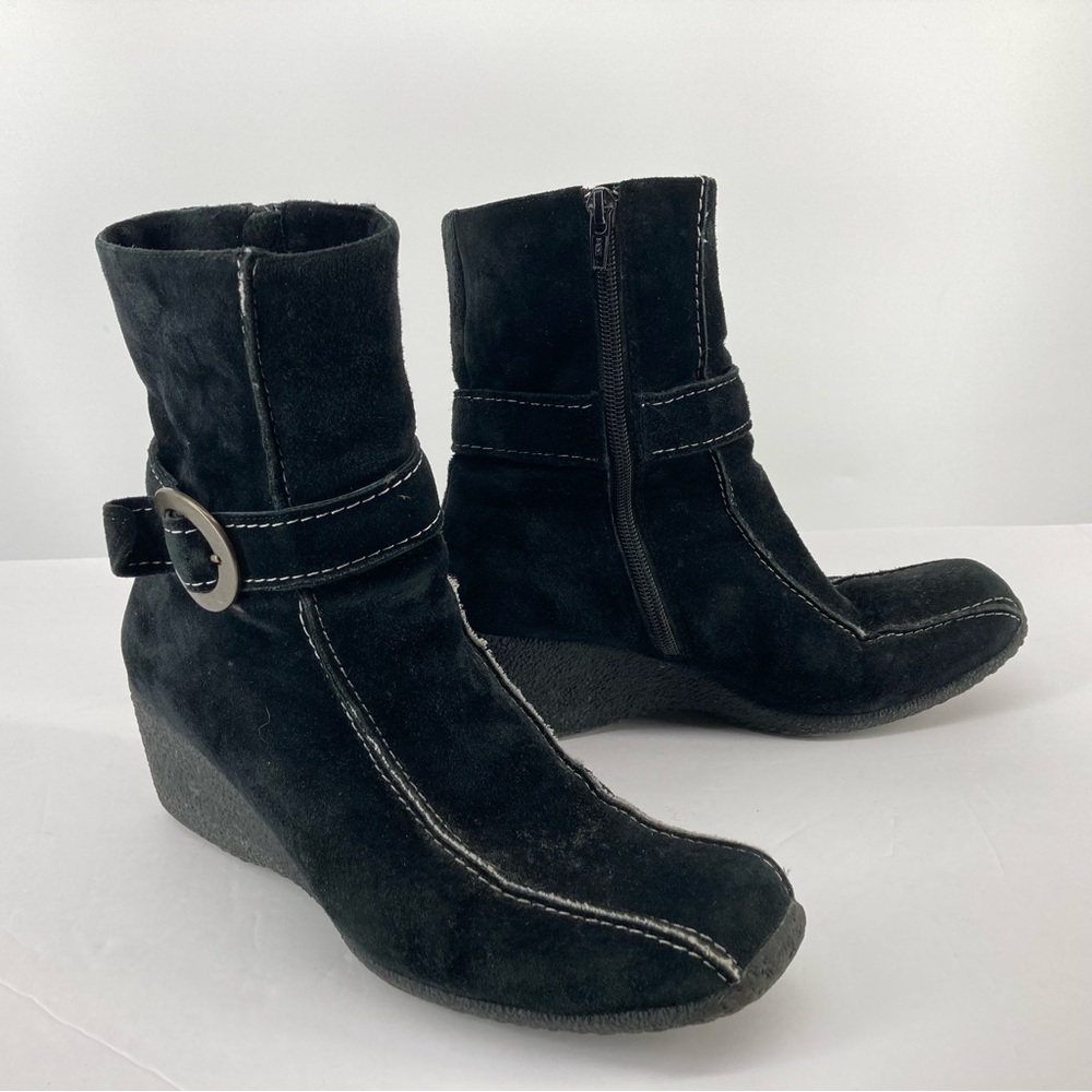 Santana Canada Women's Size 7 Ankle Boots Suede Wedge 2.5" Heels Zip Buckle Trim